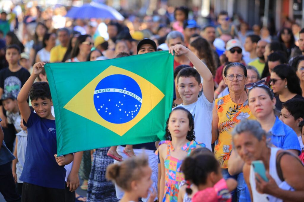 Prefeito Rogério participa do desfile de 7 de setembro no Centro de Goiânia, com participação de 10 mil pessoas: “Esse é um momento único de celebração da pátria e da identidade do povo como nação” | Fotos: Jackson Rodrigues