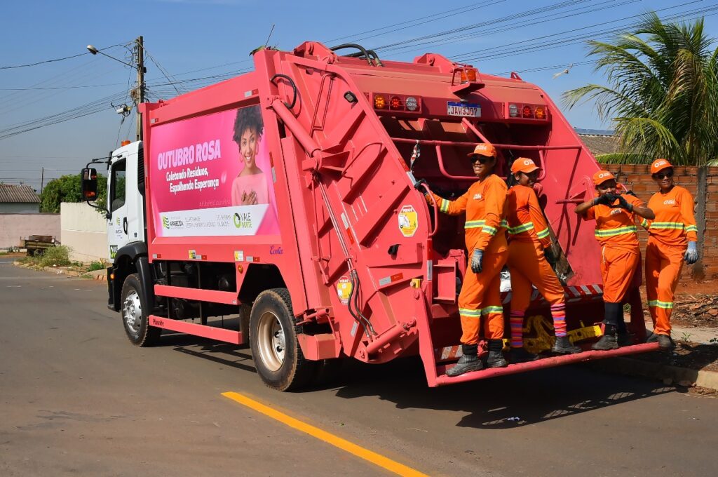 A campanha Outubro Rosa está ganhando as ruas de Aparecida de Goiânia. Nesta quarta-feira, 04, um dos caminhões que realiza a coleta de lixo domiciliar na cidade está decorado de rosa.