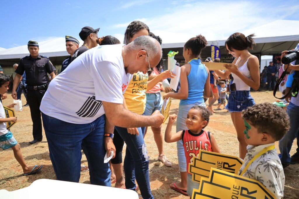 Prefeito Rogério participa da 3ª edição do Viver Cidade, projeto da TV Anhanguera em parceria com a Prefeitura de Goiânia, na manhã deste sábado (14/10), no Setor Jardins do Cerrado / Fotos: Jackson Rodrigues